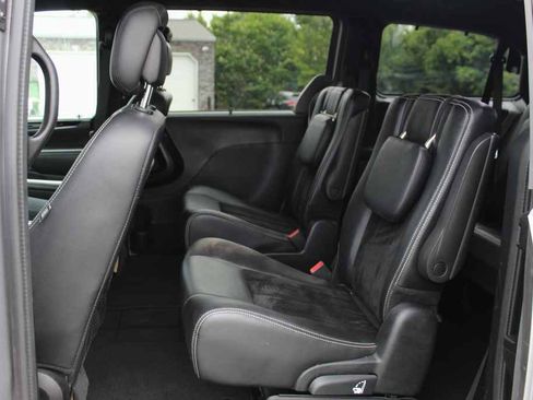 Used 2016 Dodge Grand Caravan SXT FWD image 24