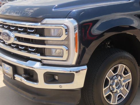 Used 2023 Ford F250 Lariat w/ Lariat Ultimate Package AWD/4WD image 3