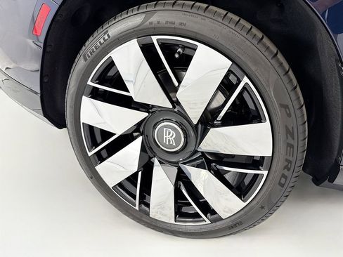 Certified 2026 Rolls-Royce Cullinan image 32