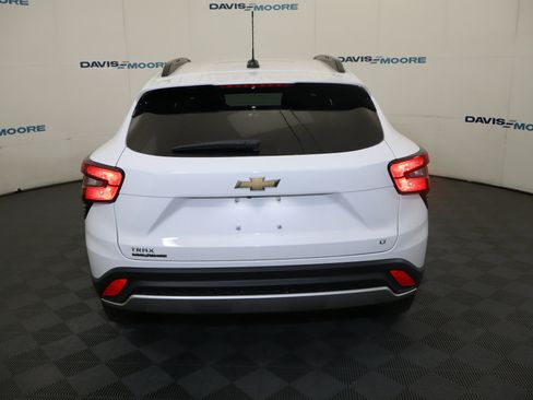 New 2026 Chevrolet Trax LT w/ Driver Confidence Package FWD image 8