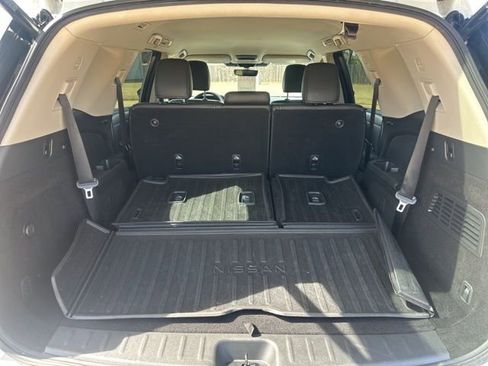 Used 2023 Nissan Pathfinder SL w/ Lighting Package (N92) FWD image 32