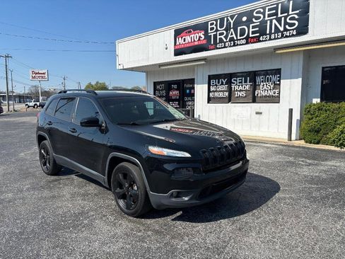 Used 2018 Jeep Cherokee Latitude w/ Altitude Package image 2