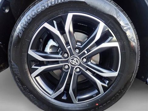 Used 2025 Toyota Sienna Platinum image 6