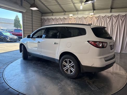Used 2017 Chevrolet Traverse LT image 5