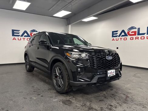 New 2026 Ford Explorer ST-Line w/ ST-Line Street Pack AWD/4WD image 2