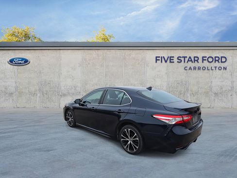 Used 2020 Toyota Camry SE image 6