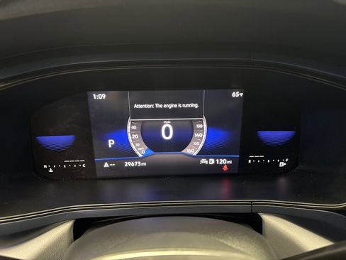 Certified 2023 Volkswagen Taos SE w/ Panoramic Sunroof Package FWD image 17