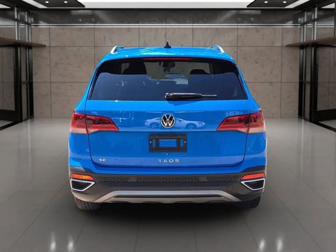 Used 2022 Volkswagen Taos SE w/ Panoramic Sunroof Package FWD image 8