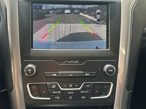 Used 2020 Ford Fusion SE image 19