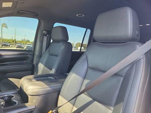 Certified 2024 Chevrolet Suburban LT w/ Luxury Package image 15
