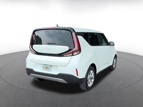 Used 2025 Kia Soul LX w/ LX Technology Package FWD image 14