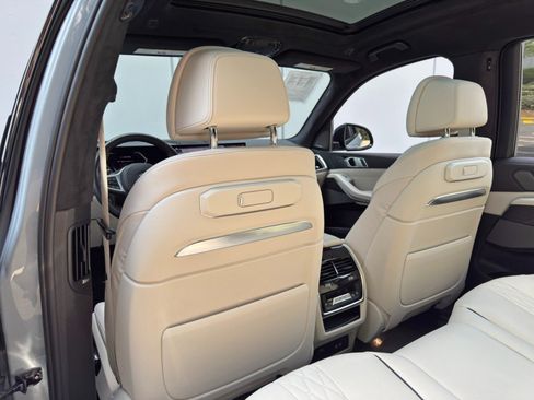 Used 2023 BMW X7 xDrive40i w/ M Sport Package AWD/4WD image 39