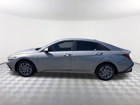 Used 2025 Hyundai Elantra Hybrid w/ Cargo Package FWD image 8