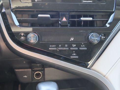 Used 2024 Toyota Camry SE image 25