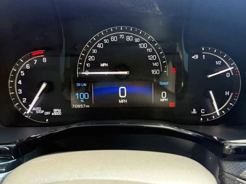 Used 2018 Cadillac XT5 FWD image 16