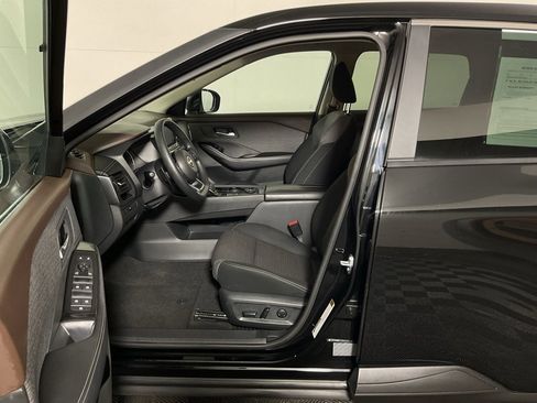 Used 2023 Nissan Rogue SV image 18