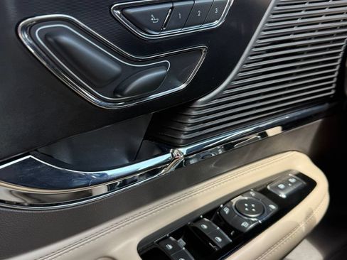 Used 2022 Lincoln Corsair AWD w/ Premium Package image 23