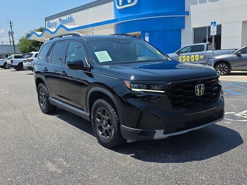 Certified 2025 Honda Pilot TrailSport image 2