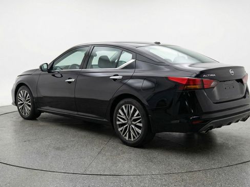 Used 2025 Nissan Altima 2.5 SV FWD image 6