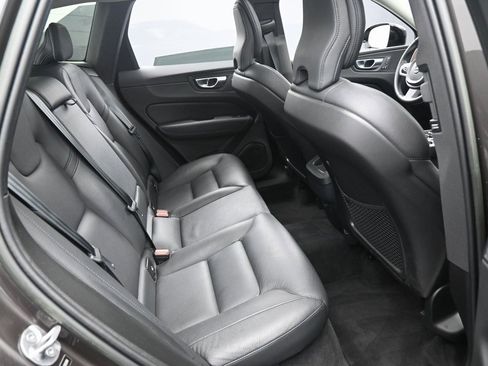 Used 2023 Volvo XC60 B5 Plus image 36