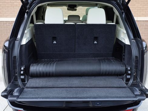 Used 2024 Land Rover Range Rover Long Wheelbase SE AWD/4WD image 12