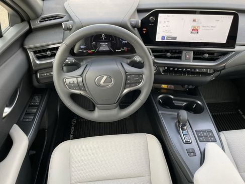 Used 2025 Lexus UX 300h AWD image 11