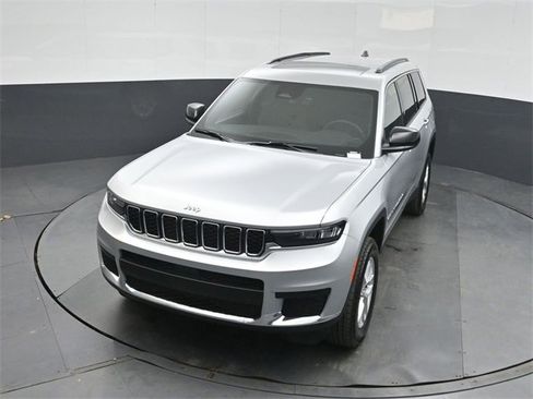New 2025 Jeep Grand Cherokee L Laredo image 36