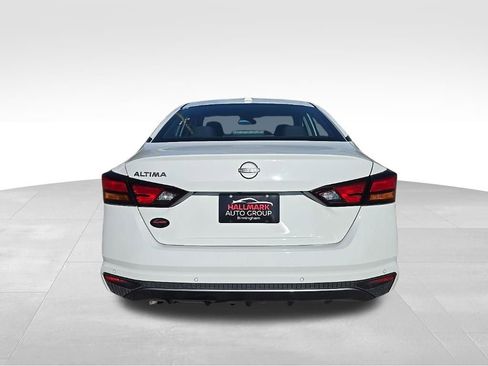 Used 2025 Nissan Altima 2.5 SV FWD image 4
