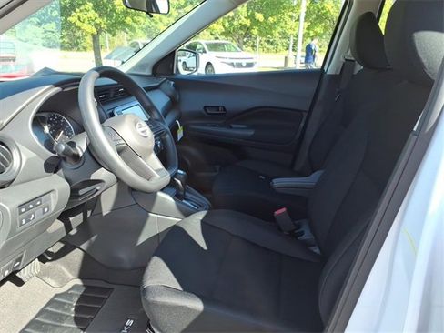 New 2025 Nissan Kicks Play S image 5