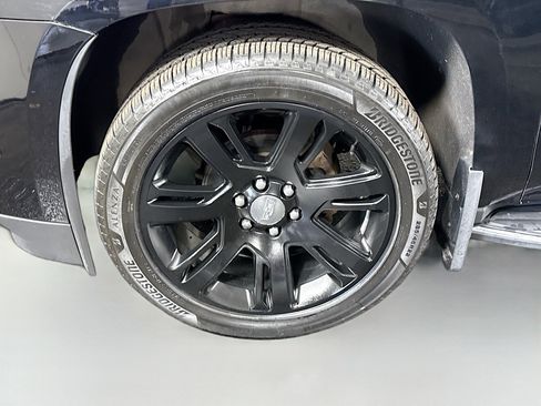 Used 2018 Cadillac Escalade Luxury AWD/4WD image 37