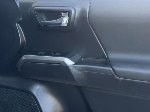 Used 2020 Toyota Tacoma TRD Off-Road image 27