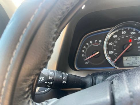 Used 2013 Toyota RAV4 Limited AWD/4WD image 15