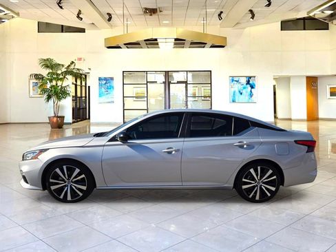 Used 2020 Nissan Altima 2.5 SR FWD image 8