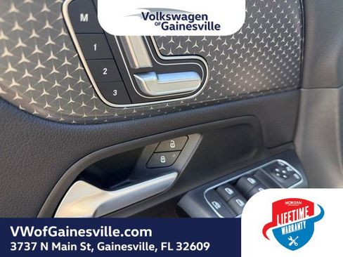 Used 2025 Mercedes-Benz GLB 250 image 17