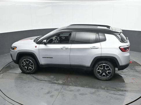 Used 2025 Jeep Compass Trailhawk w/ Trailer Tow Group image 43