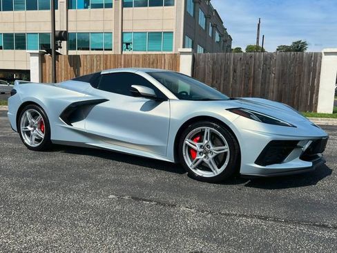 Used 2021 Chevrolet Corvette Stingray Premium Conv w/ Z51 Performance Package RWD image 17