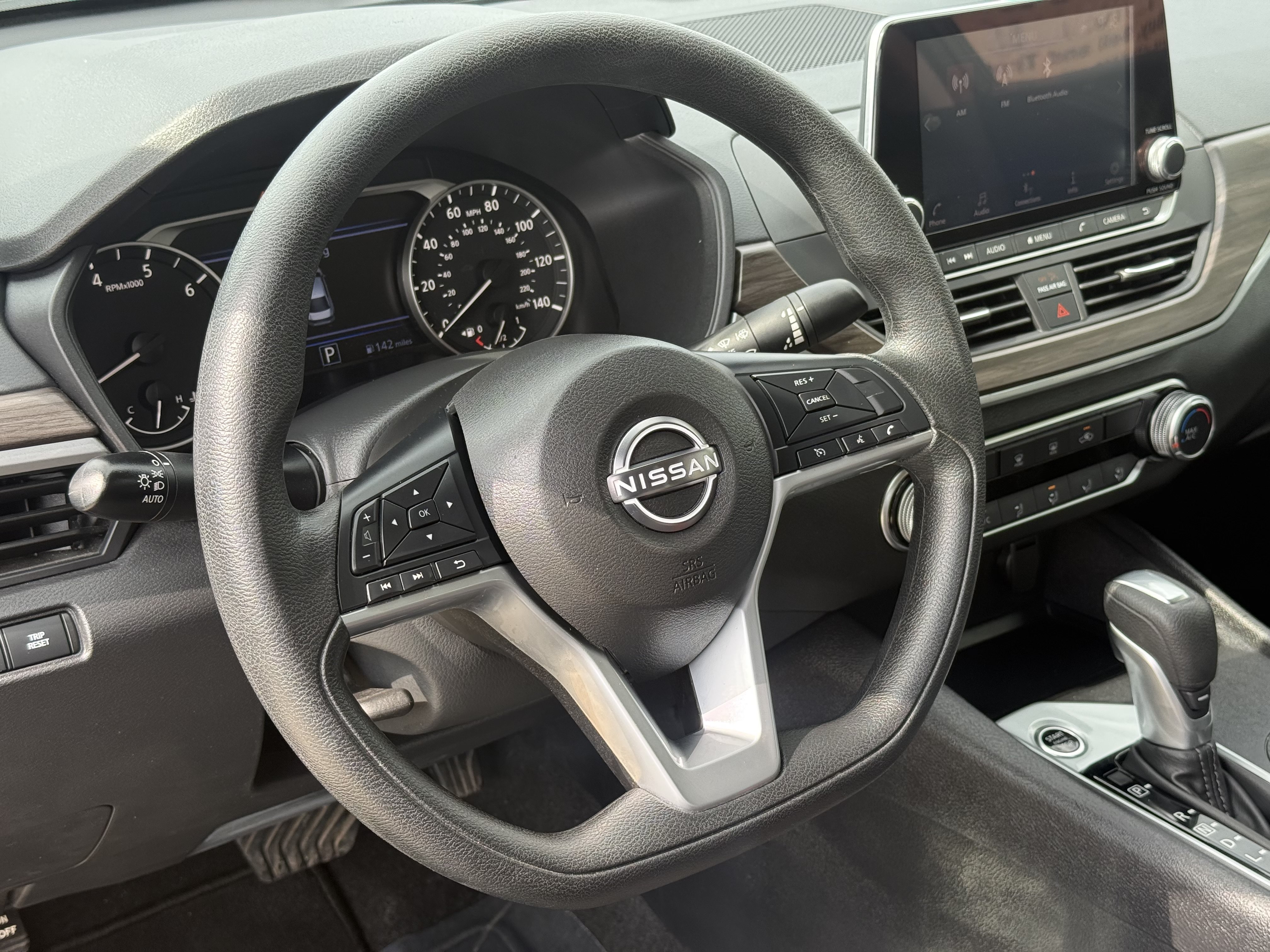 Used 2025 Nissan Altima 2.5 SV FWD image 12