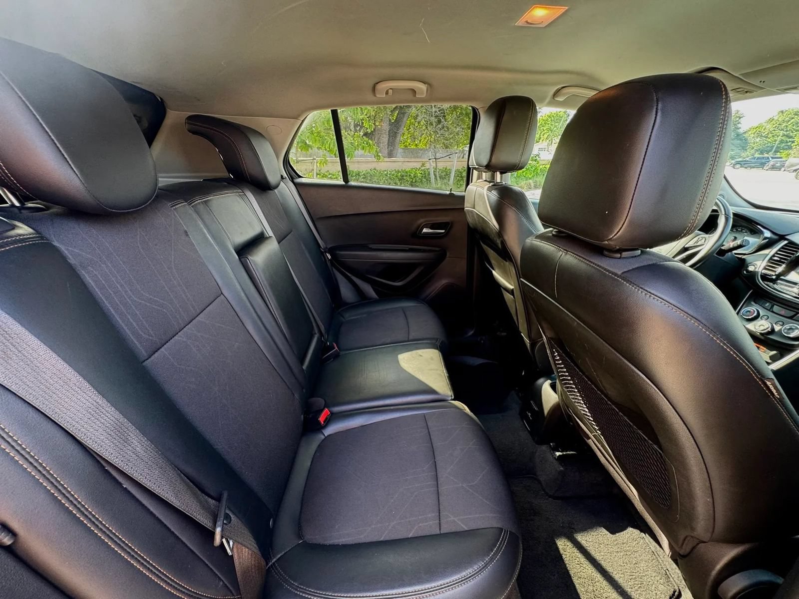 Used 2020 Chevrolet Trax LT w/ LT Convenience Package FWD image 18