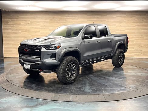 Used 2024 Chevrolet Colorado ZR2 w/ Technology Package AWD/4WD image 4