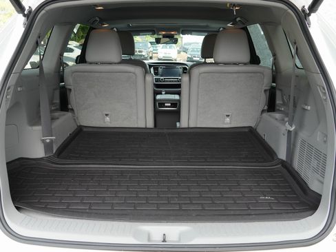 Used 2017 Toyota Highlander XLE AWD/4WD image 33