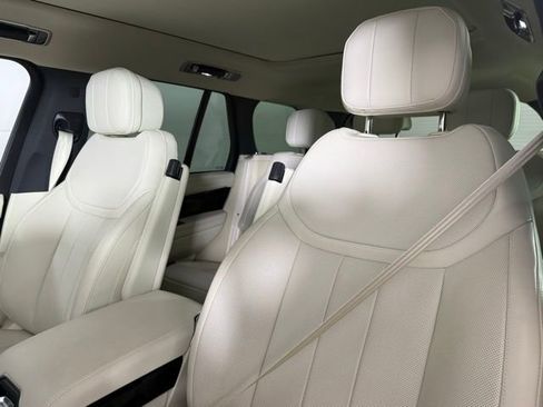 Used 2025 Land Rover Range Rover SE image 5