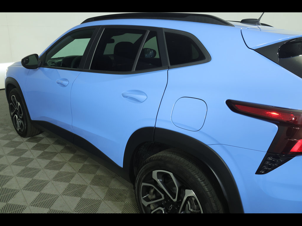 Used 2024 Chevrolet Trax RS w/ Sunroof Package FWD image 17