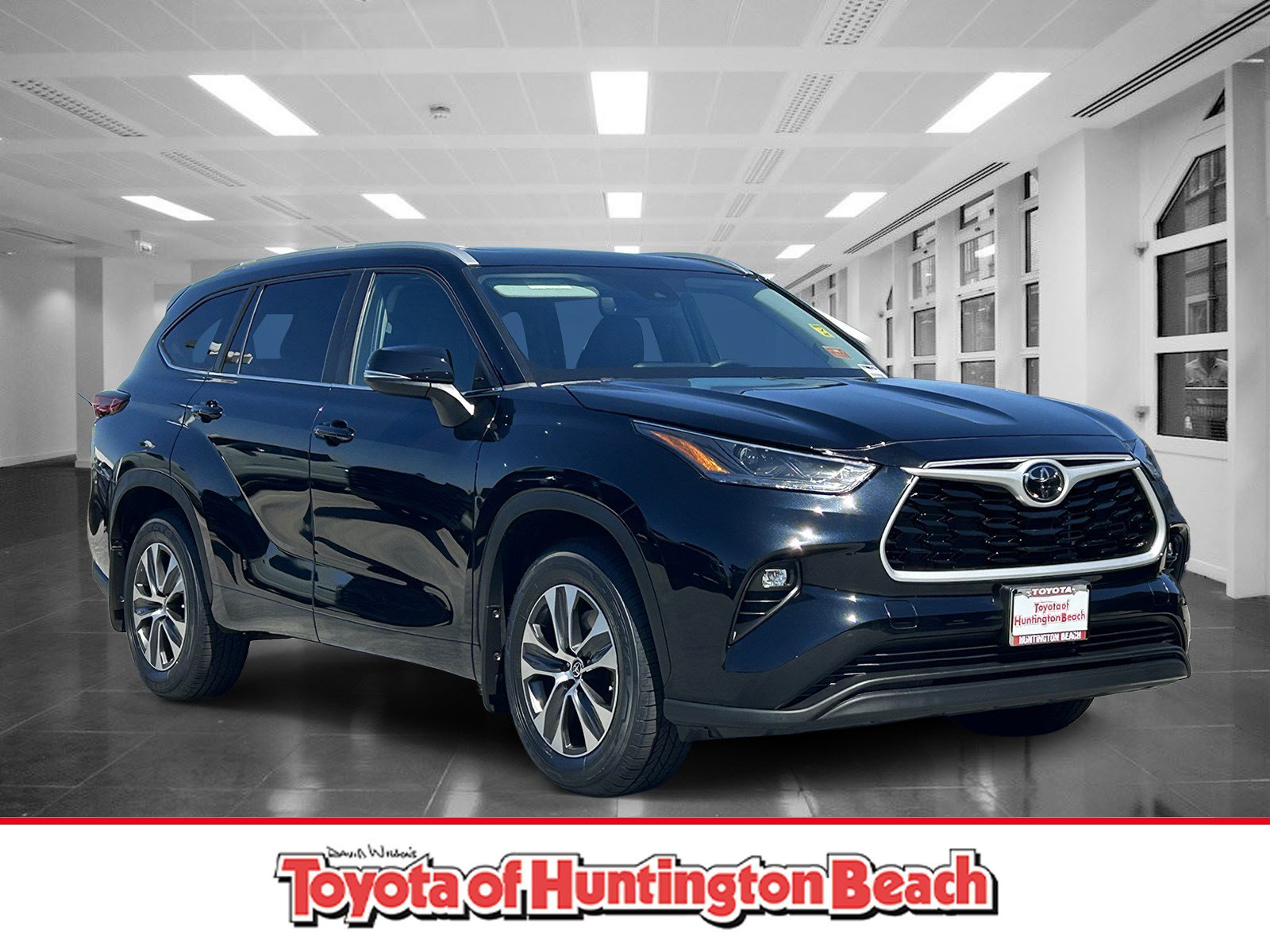 Used 2023 Toyota Highlander XLE FWD image 1