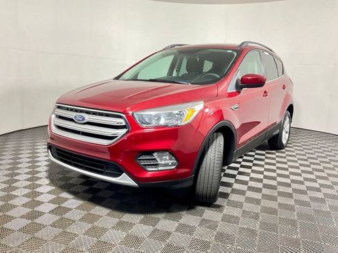 Used 2018 Ford Escape SE w/ SE Sync 3 Package AWD/4WD image 2