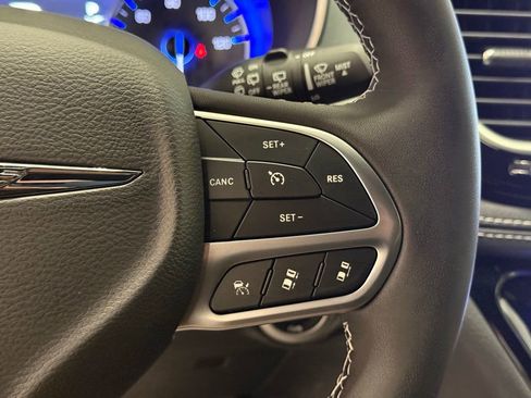 New 2026 Chrysler Pacifica Limited image 21