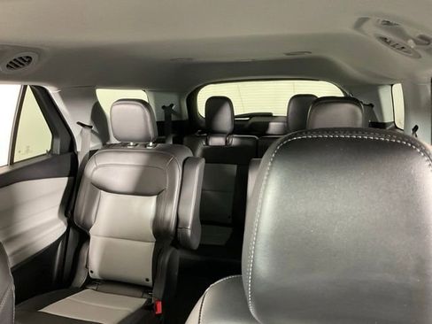 Used 2023 Ford Explorer XLT w/ Equipment Group 202A AWD/4WD image 38