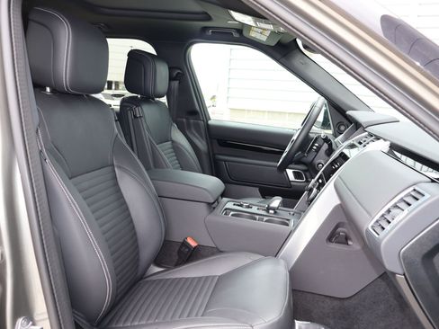 Certified 2025 Land Rover Discovery S AWD/4WD image 30