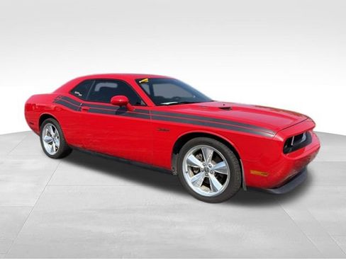Used 2014 Dodge Challenger R/T RWD image 1