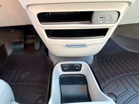 Used 2017 Chrysler Pacifica Touring FWD image 21