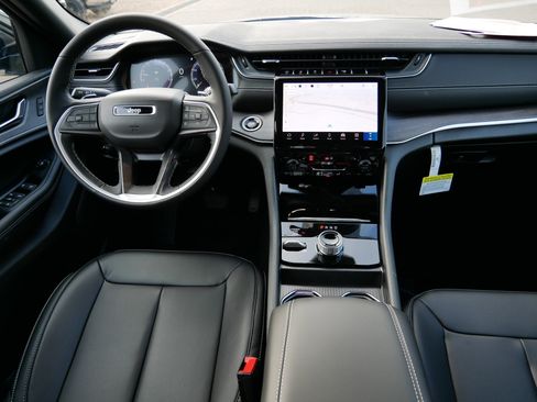 New 2025 Jeep Grand Cherokee Limited w/ Black Appearance Package image 10